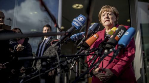 Bundeskanzlerin und CDU-Chefin Merkel rief die anderen drei Parteien vor Beginn der Gespräche zur Einigung auf. AP