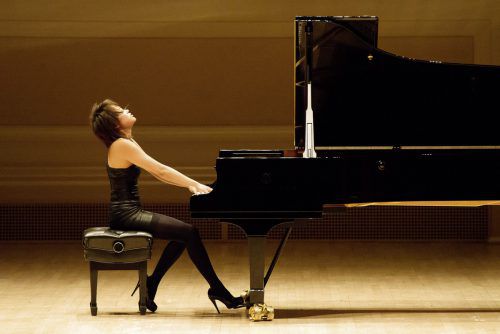 Dank einer seltenen Mischung aus vollendeter Technik, musikalischem Einfühlungsvermögen und emotionaler Sensibilität gilt Yuja Wang als eine der besten Pianistinnen der Welt. Ian Douglas
