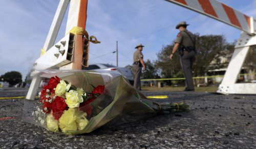 Der Angriff sei laut Gouverneur Greg Abbott der schlimmste Schusswaffenangriff in der texanischen Geschichte. Das Feuer wurde in einer Kirche in Sutherland Springs eröffnet.  ap