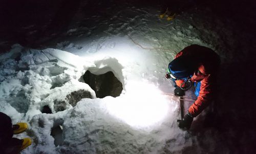 Der Bergsteiger hat sich bei dem Sturz an Schulter und Sprunggelenk verletzt und war stark unterkühlt.  APA