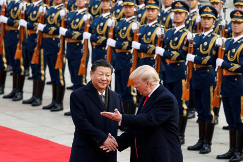 Der chinesische Staats- und Parteichef empfing den US-Präsidenten mit militärischen Ehren in Peking.  reuters
