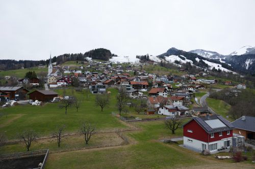 Die erste gemeinnützige Wohnanlage der Berggemeinde soll sich ins Ortsbild einfügen. DAs erste Projekt wurde deshalb gestoppt.  kathan