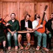 Neue alpenländische Musik mit Opas Diandl im Alten Kino