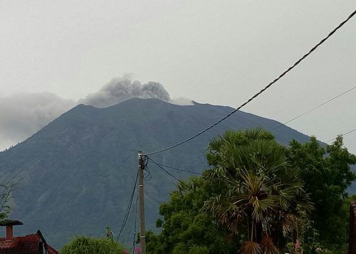 Die Rauchwolken im Urlaubsparadies stiegen rund 700 Meter in die Höhe.  AP