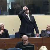 Ex-General vergiftet sich vor UN-Gericht