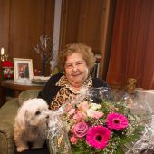 Grande Dame der Wohltätigkeit wird 90