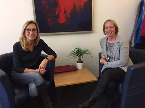 Erna Maylandt  (l.) und Claudia Brugger haben ihren Beruf von der Pike auf gelernt und verfügen über wissenschaftlich fundiertes Wissen. vn/mm