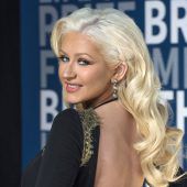 Aguilera singt für Houston