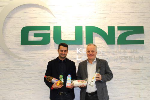 Verkaufsleiter Michael Temel und Werner Gunz setzen im Sortiment auf Produkte „Made in Vorarlberg“, etwa von Ölz, Pfanner, Ganahl und Prinz.  Firma