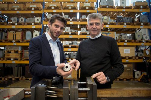 Friedrich und Wolfgang Faigle (r.) haben Grund zu feiern: Faigle Kunststoffe setzt Standards in der Branche. VN/Paulitsch