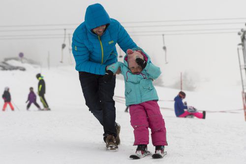 Für Haltungsfragen auf Ski ist die Mama zuständig.