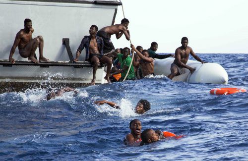 Heuer nahmen bereits rund 154.000 Migranten die gefährliche Überfahrt auf sich. ap