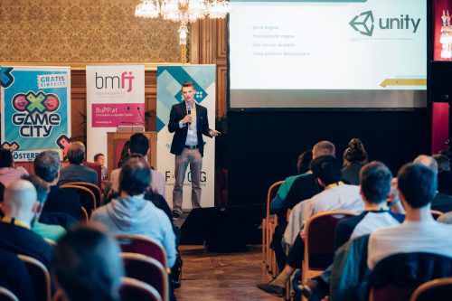 Im Wiener Rathaus durfte Sven Laggler im Rahmen einer Fachmesse sein Spiel internationalen Experten vorstellen.  Martin Reinschmied