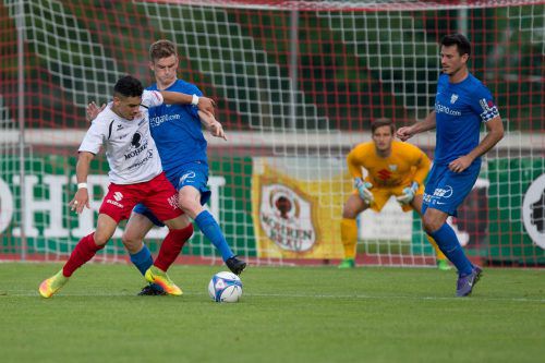 Juninho (links) überraschte mit seinem Treffer alle. vn/Sams