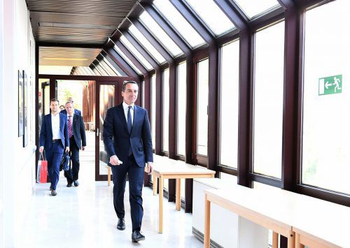 Kern erklärte am Dienstag nach der Klausur, dass er die SPÖ in der „progressiven Mitte“ sieht, die 95 Prozent der Österreicher erreichen soll. APA