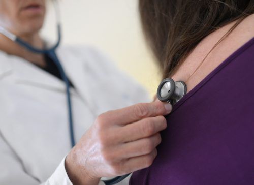 Langfristig hat die Zahl der Krankenstandstage abgenommen. Auch gibt es weniger Arbeitsunfälle als früher. APA
