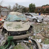Heftige Explosion lässt in China Häuser einstürzen