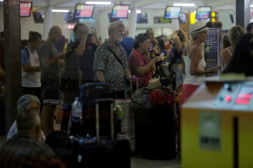 Nach zweieinhalb Tagen Flugverbot konnten die ersten Maschinen wieder starten. 