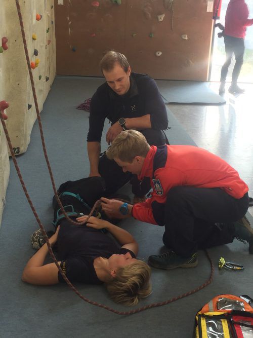 Nadine Berchtold und ihre Kollegen gaben Einblick in die Arbeit der Alpinpolizei. MEF