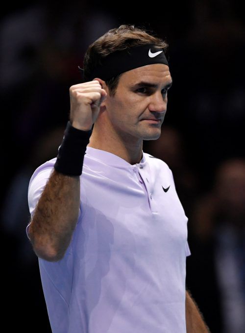 Siegespose von Roger Federer. Der Schweizer gewann sein Auftaktmatch. Reuters