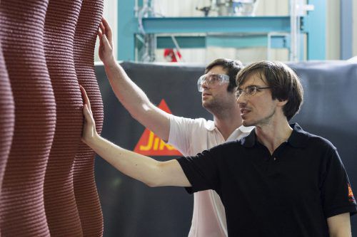 Sika betreibt im schweizerischen Widen ein eigenes 3D-Zentrum für die automatisierte Ausführung von Bauwerken. Der Mörtel kommt aus Bings. Pauli