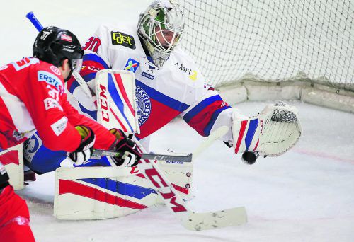 Souverän gelöst: Dominic Zwerger schiebt den Puck an Norwegens Torhüter Lars Haugen vorbei zur 1:0-Führung für Österreich. GEPA