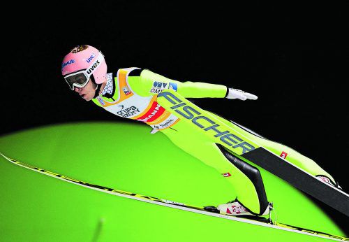 Stefan Kraft legte in der Qualifikation für das erste Weltcupspringen in Wisla Höchstnoten vor.  apa