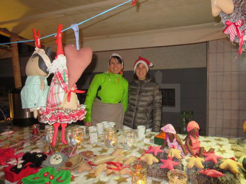 Über 40 Stände gibt es beim abendlichen Weihnachtsmarkt in Hohenweiler.