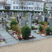 Auf neue Erdurnengräber folgen Urnenwände