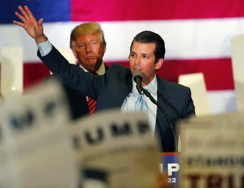 Zwei Trumps im Wahlkampf: Vater und Sohn sprechen bei einer Veranstaltung im März 2016 in New Orleans. AP