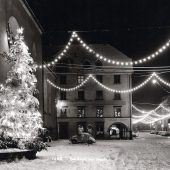Einst und Jetzt. Weihnachtsbeleuchtung in Feldkirch