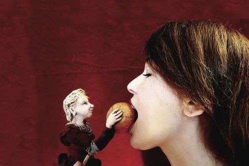 Anna Rampe zeigt dieses Mal ihr Stück „Schneewittchen“.  Festival