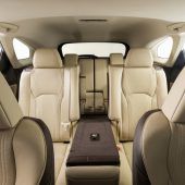 Autonews der WocheLexus-SUV mit langem Radstand / Erstes Super Sport Utility Vehicle von Lamborghini / Luxus-SUV von Range Rover am Stecker