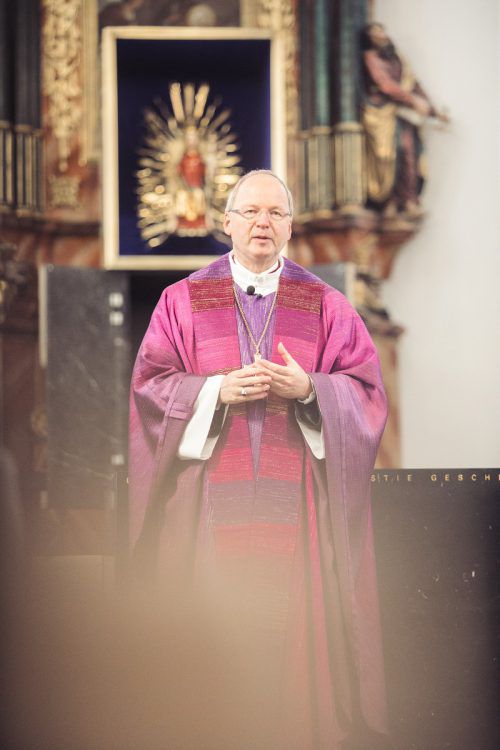 Bischof Benno Elbs „zu Tränen gerührt“.