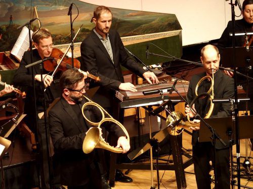 CSM-Solisten: Martin Mallaun an der Zither mit Herbert Walser-Breuß und Bernhard Lampert an Naturhörnern. JU