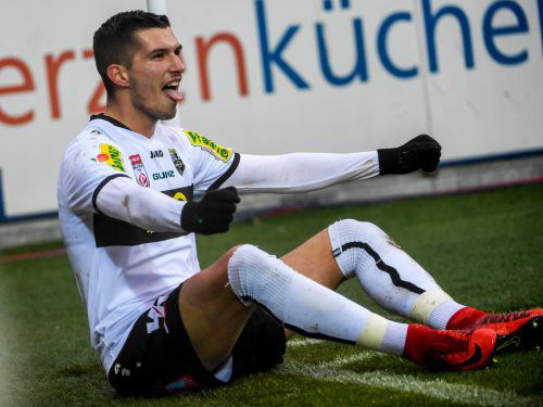 „Da setzt di nieder!“ – Altachs Adrian Grbic bejubelt sein Goldtor gegen die Austria aus Wien. gepa