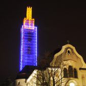 Weltrekordversuch: Kirchturm als Kerze