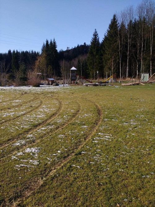 Das Werk eines unbekannten Fahrzeuglenkers sorgt für Ärger. SC Göfis
