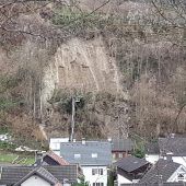 Häuser nach Hangrutsch evakuiert
