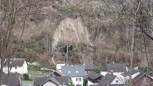 Der abgerutschte Hang über der Hohenemser Haldenstraße bleibt weiter unter Beobachtung, hier wird ein Schutzprojekt geplant.  stadt Hohenems