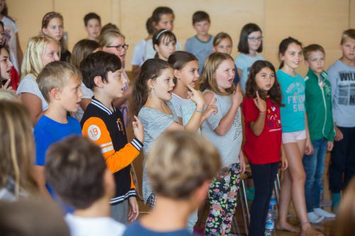 Der Landeskinderchor unter der Leitung von Birgit Giselbrecht-Plankel freut sich auf den Auftritt im Festspielhaus.  vn/steurer