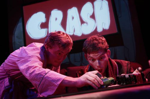 Die beiden jungen Schauspieler David Kopp und Luzian Hirzel sind seit 2016 im Ensemble des Vorarlberger Landestheaters und in Bregenz.  ANJA KÖHLER/VLT