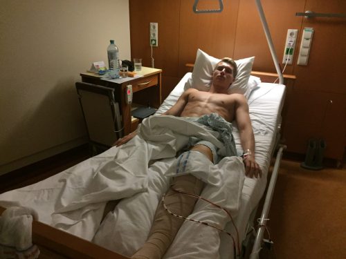Die erste Nacht nach der Kreuzband-OP, die bei Simon Piesinger gut verlief. Privat
