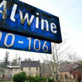 Unbekannter ersteigert Dorf Alwine für 140.000 Euro