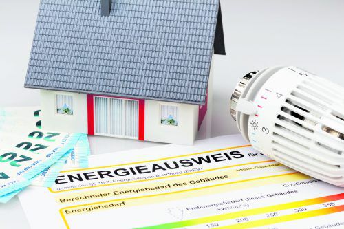 Die Vorlagepflicht des Energieausweises liegt bei Verkäufern bzw. Vermietern. 