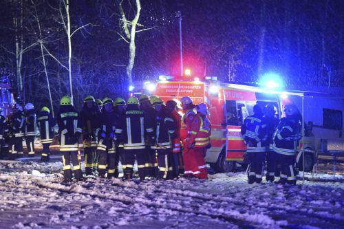 Die widrigen Wetterverhältnisse erschwerten die Bergungsarbeiten durch Rettungskräfte erheblich.  dpa
