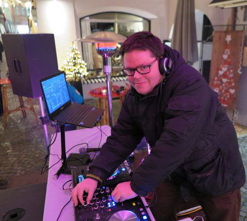 DJ Motion legte beim Christkindlemarkt in der Bludenzer Mühlgasse auf.  STB