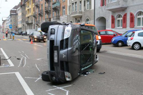 Durch die Havarie war die Durchzugsstraße nur einspurig befahrbar. kapo
