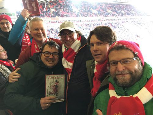 Grüne Fans der Reds in Liverpool, von links: Ellensohn, Metzler, Rauch, Lars Ellensohn (arbeitet bei der UEFA) und Stefan Nicolussi (Vorarlberger in Wien).