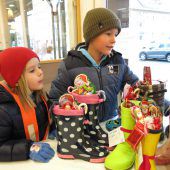 Kinder suchten ihre Nikolausstiefel
